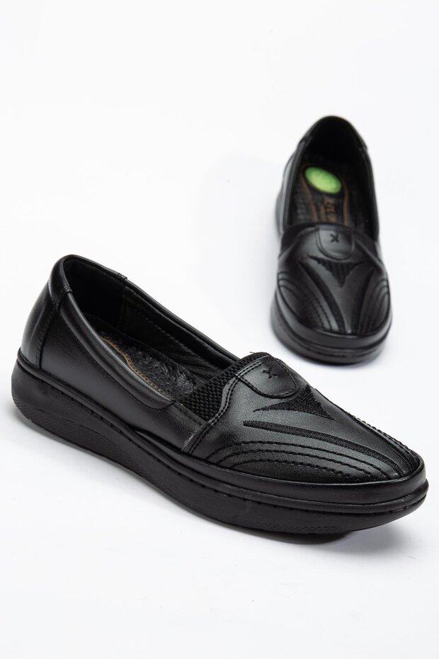 Large Size Genuine Leather Women's Daily Orthopedic Shoes with Black Embroidery on the Front