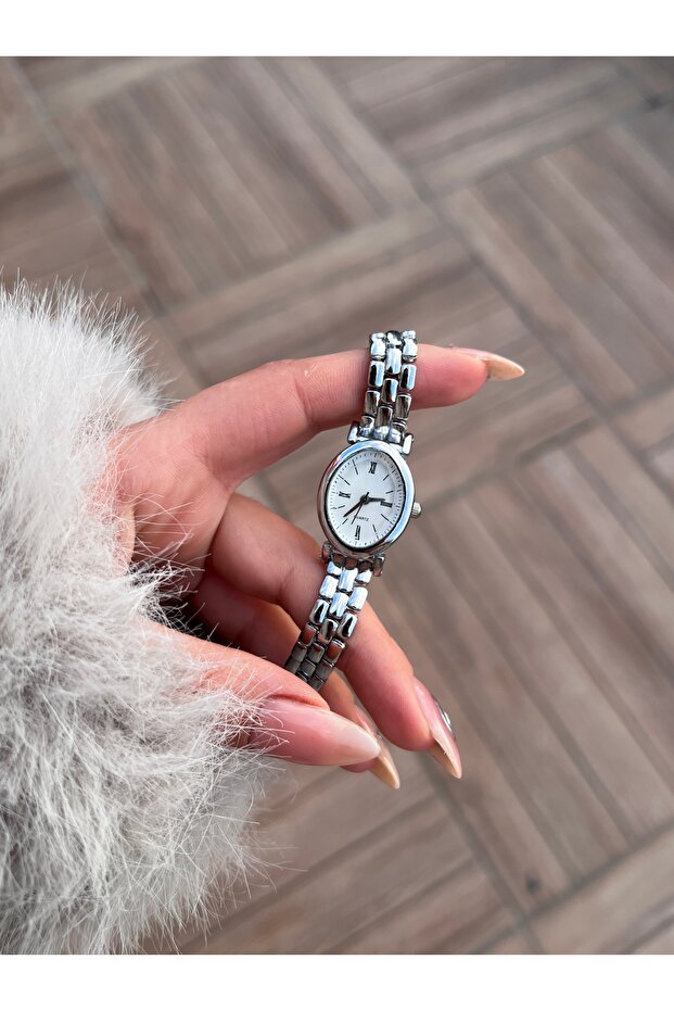 Silver Minimal Vintage Women Wrist Watch