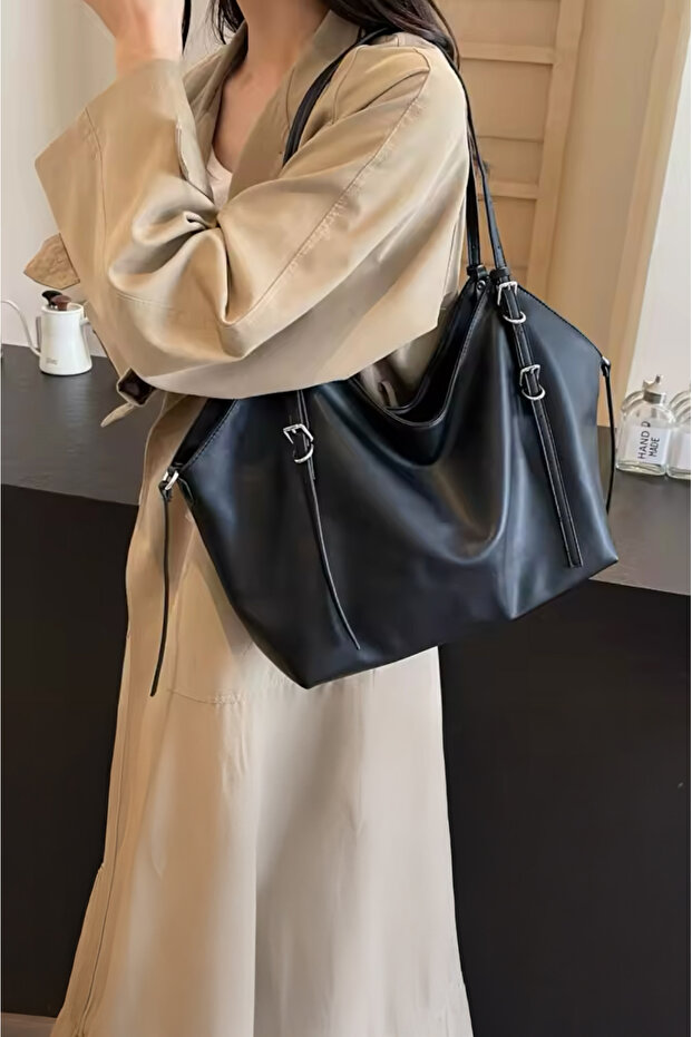 Woman's Black Faux Leather Hand and Shoulder Bag