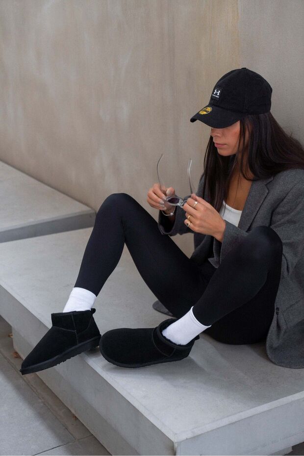 Schwarze Mini-Damenstiefel aus echtem Wildleder mit flacher Sohle und Fell innen - 2