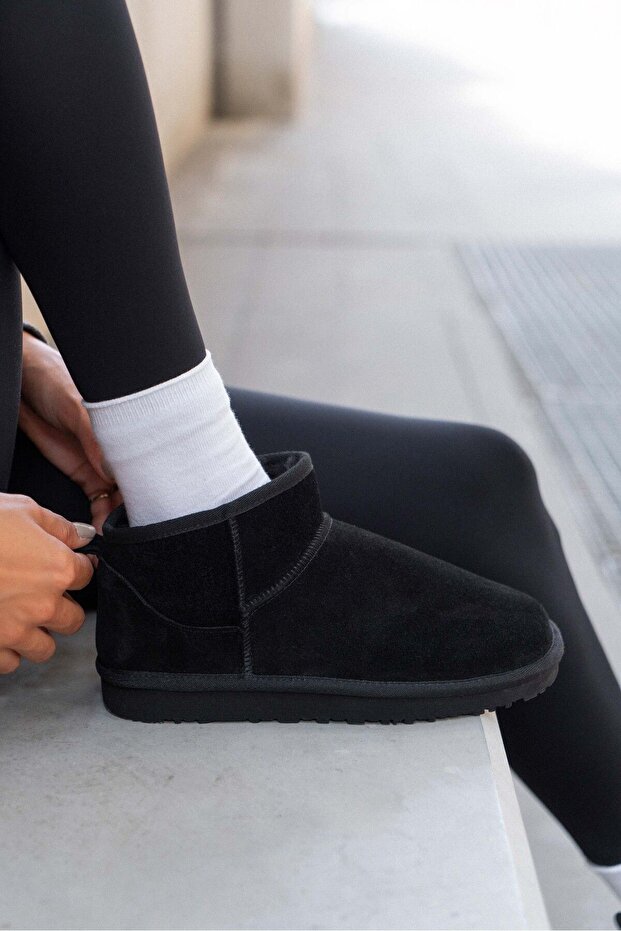 Schwarze Mini-Damenstiefel aus echtem Wildleder mit flacher Sohle und Fell innen - 5