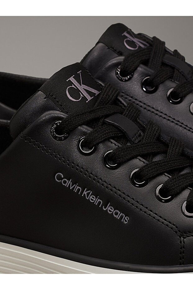 Bold Flatform Sneaker - 6