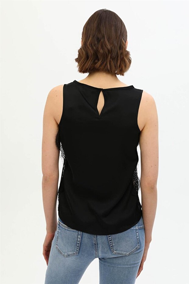 Yanı Dantelli Top - 4
