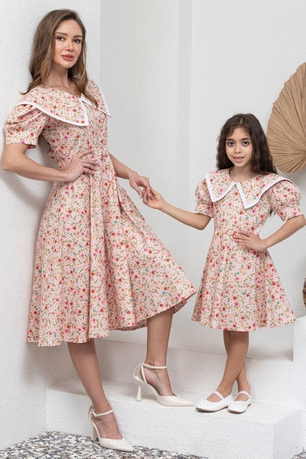 Vintage Pink Floral Collar Poplin Midi Combination (Single for Sale)