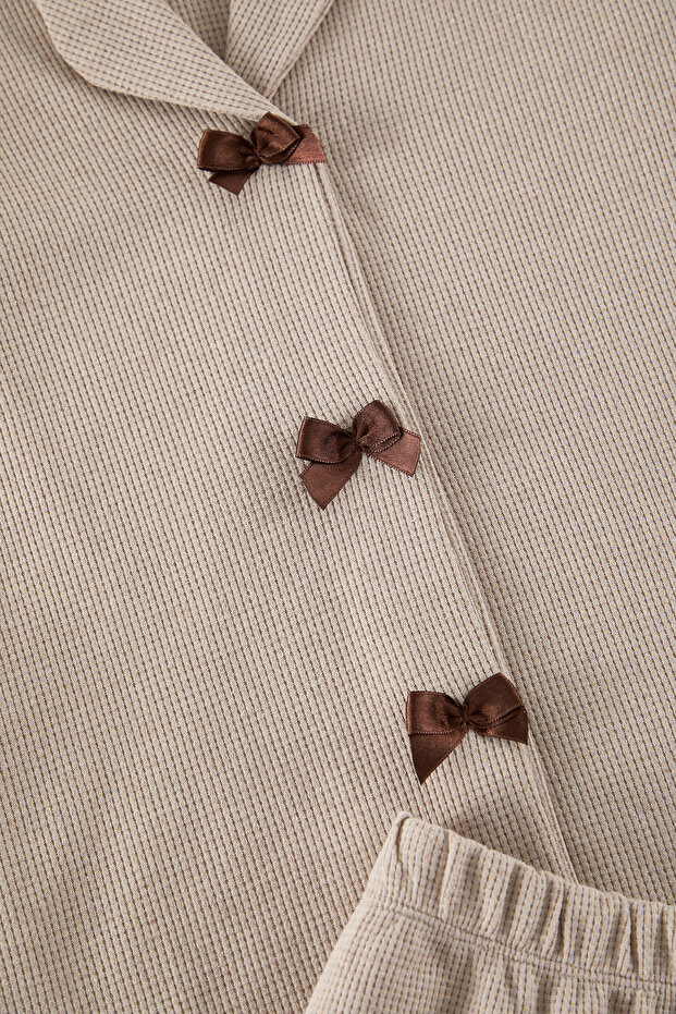 Bej Kurdele/Fiyonk Detaylı Waffle Kumaş Şortlu Örme Pijama Takımı THMSS25PT00014 - 7
