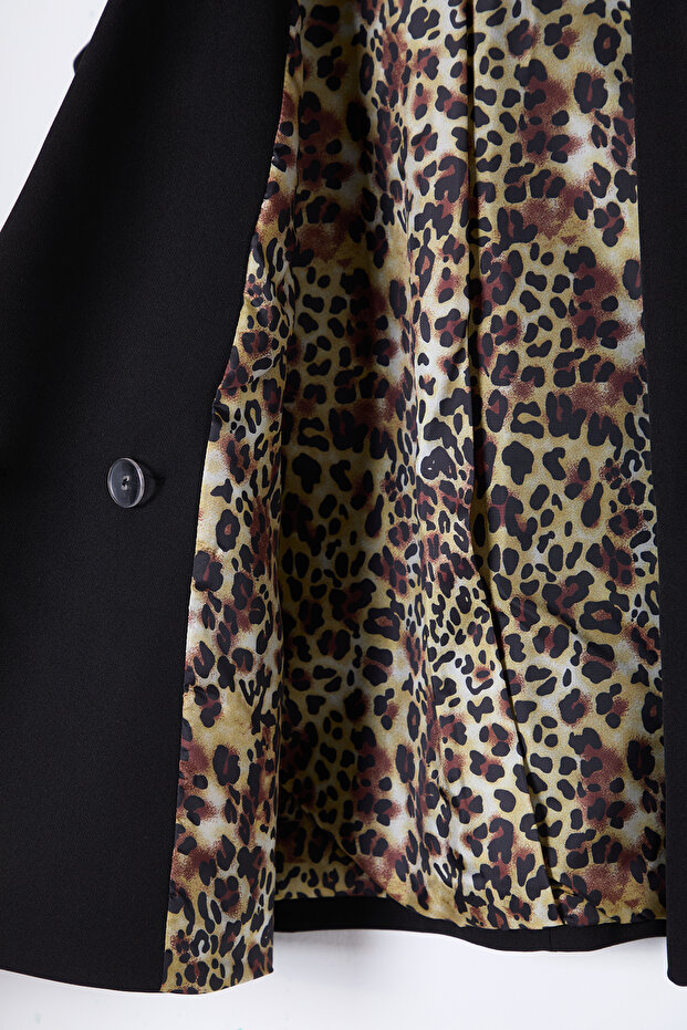 Siyah Oversize Leopar Astarlı Cep Detaylı Dokuma Kruvaze Yelek TWOSS25YE00014 - 7