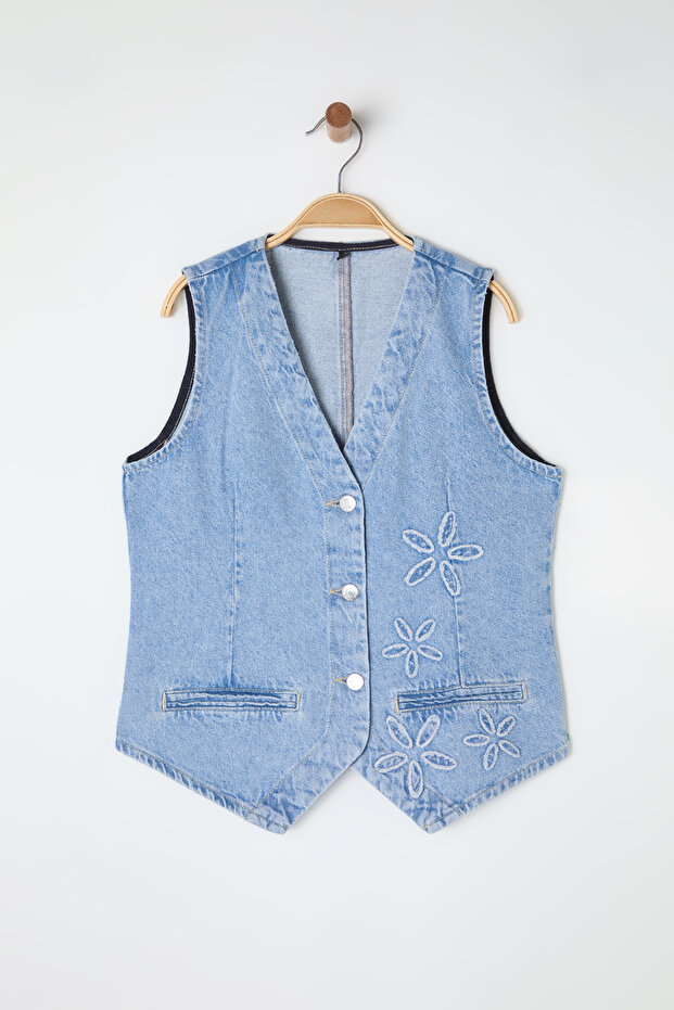 Açık Mavi Çiçek Nakışlı V Yaka Denim Yelek TWOSS25YE00003 - 6