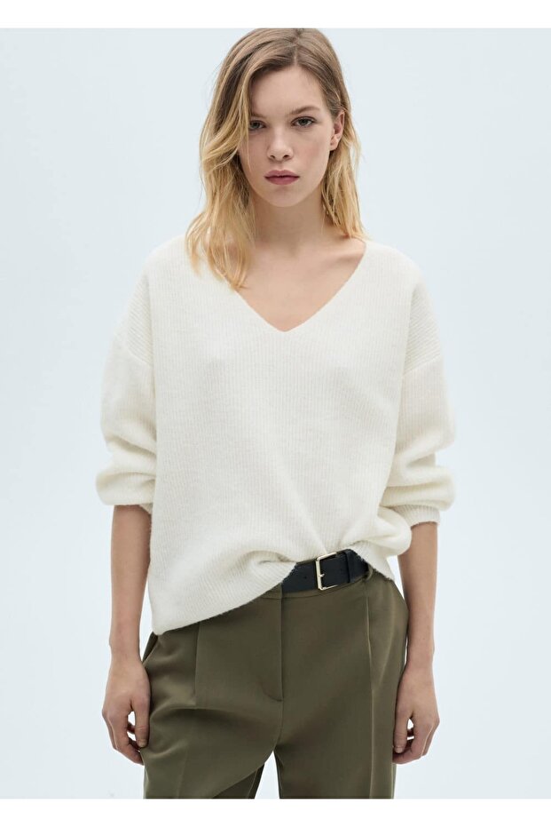 V-neck knitwear sweater