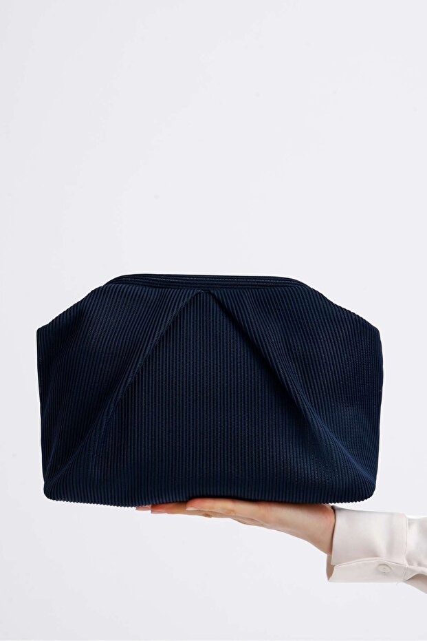 Heybes Women's Navy Blue Pleated Clutch Handbag