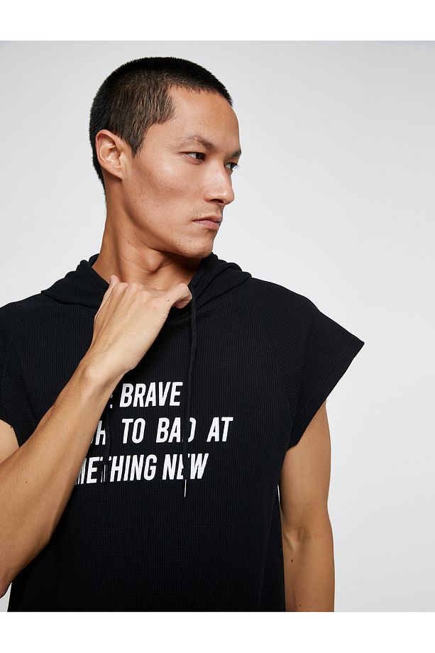 Basic Kapşonlu Spor Oversize Tişört Slogan Baskılı Kolsuz - 1
