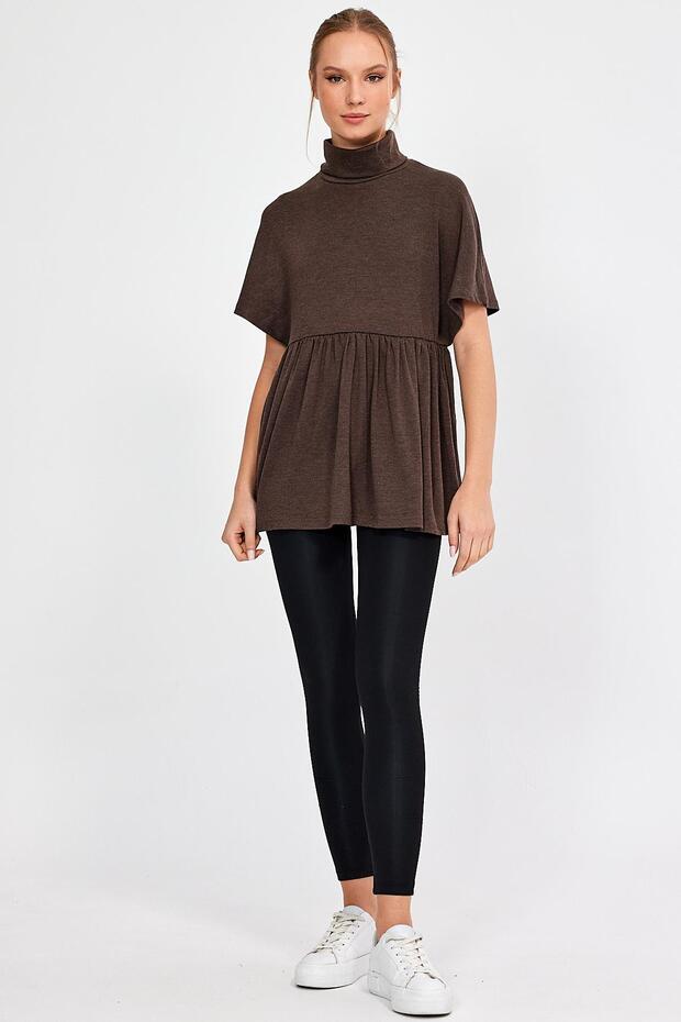 بلوزة بياقة دائرية مزينة بكشكشة (22-1165)