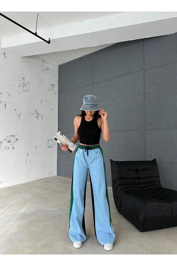 ÖNÜ BUZ MAVİ KOT ARKASI 3 İPLİK BAGGY PANTOLON YANLARDAN YEŞİL ŞERİTLİ BELİ LASTİKLİ - 1