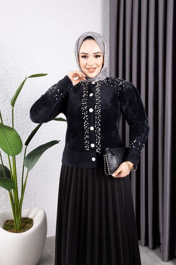 سترة صوفية بتفاصيل حجرية لؤلؤية