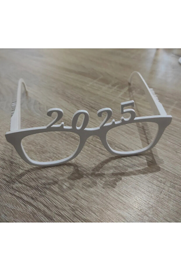 زخرفة نظارات السنة الجديدة 2025