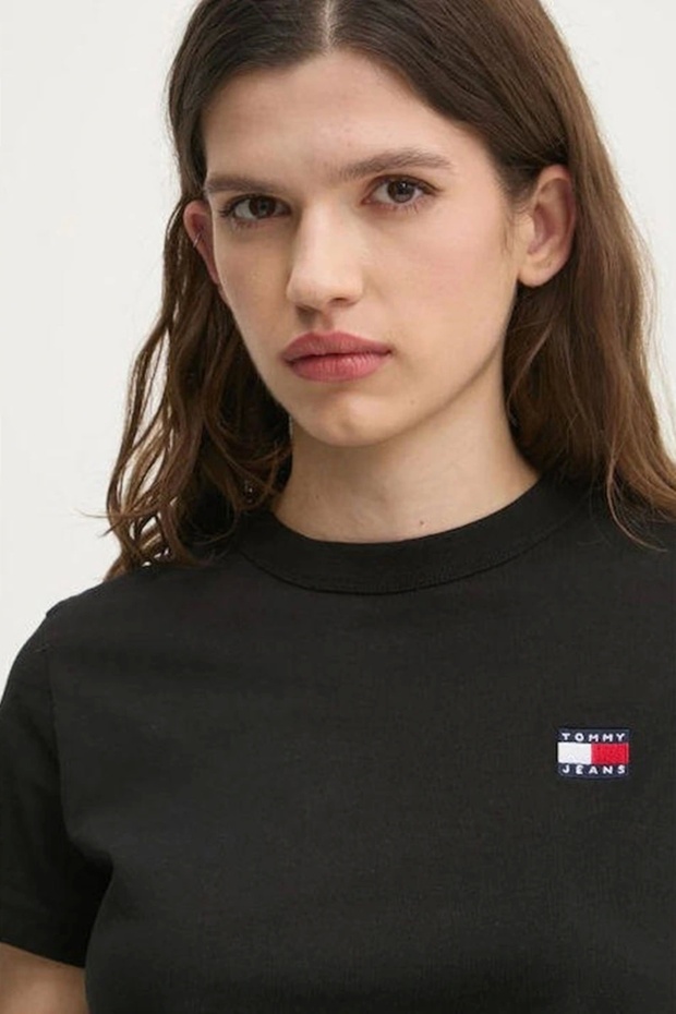 Damska czarna koszulka o regularnym kroju - 2