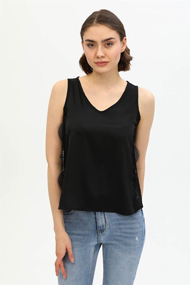 Yanı Dantelli Top - 1