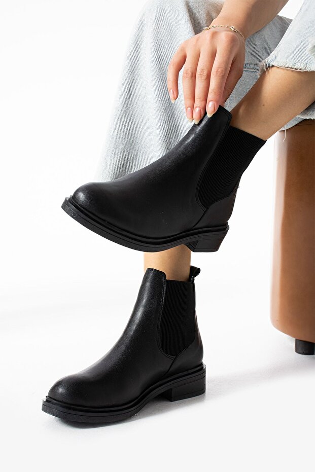 Kadın Siyah Lastikli Bot - 3