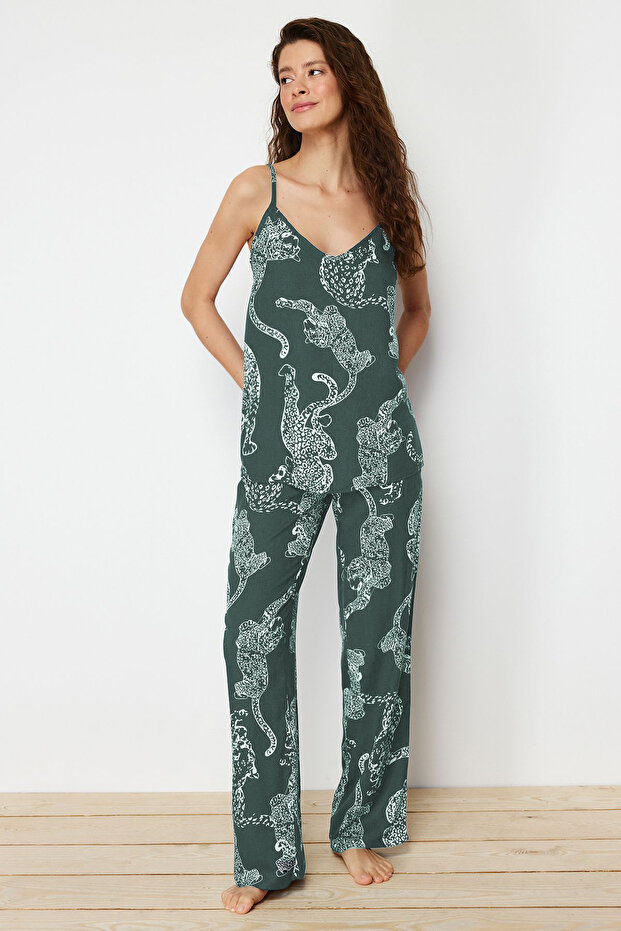 Yeşil Kaplan Desenli İp Askılı Viskon Dokuma Pijama Takımı THMSS24PT00127 - 2