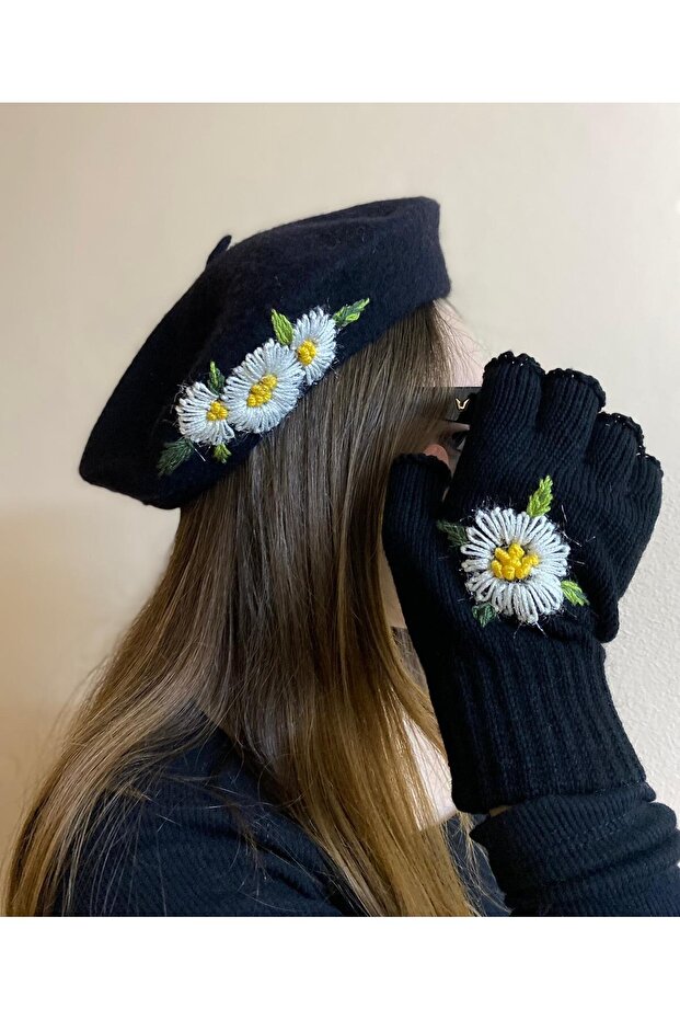New Year's Gift Handmade Daisy Floral Processing Black Painter Beret with Fingers Cut Out Gloves Set of 2