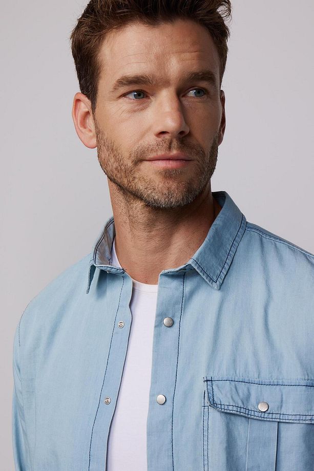 Slim Fit Uzun Kollu Çıt Çıtlı Tek Cep Kapaklı Denim Kot Mavi Erkek Gömlek - 2