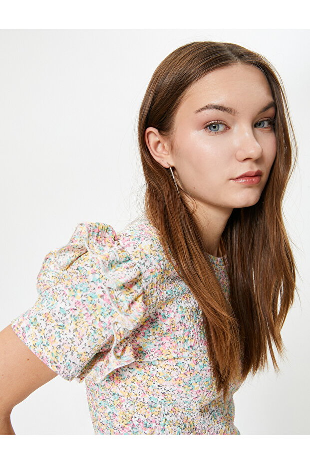 Floral Ruffled T-Shirt Short Sleeve Crew Neck Textured