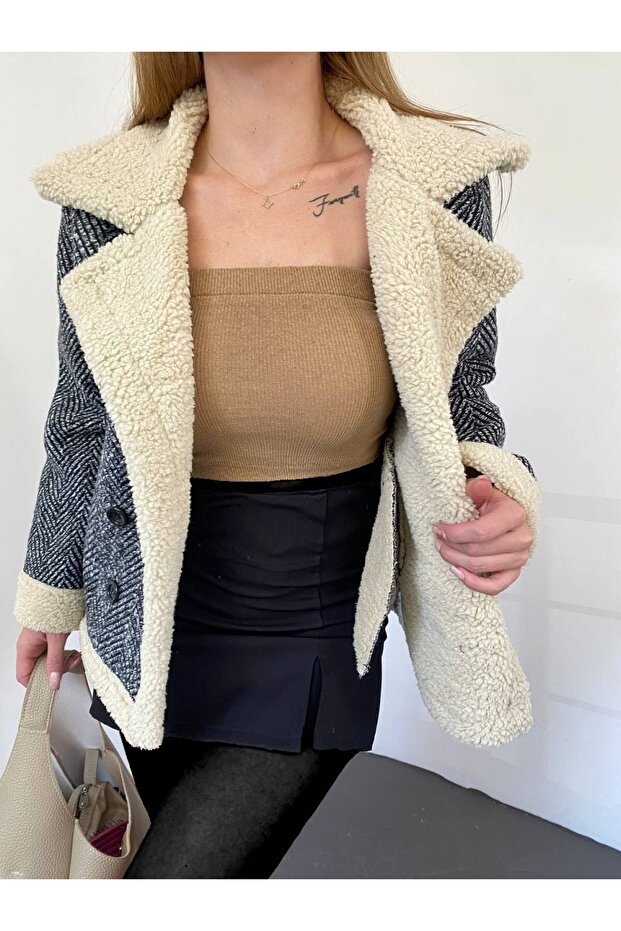 Buttoned Coat with Fur Inside - Black - 4