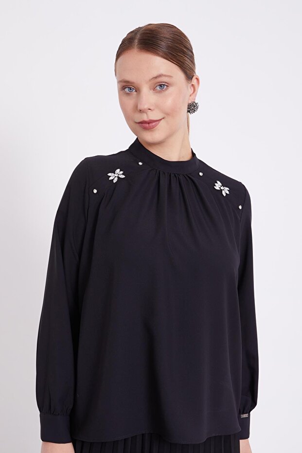 Siyah Taş İşlemeli Bluz - 3