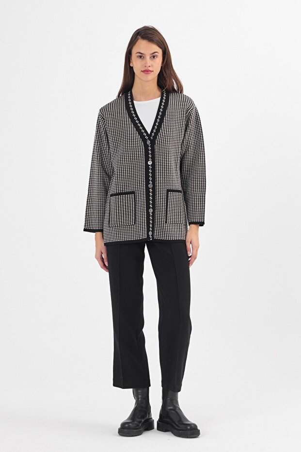 Women's Black Houndstooth Patterned Buttoned Pocket V-Neck Knitwear Mother Cardigan