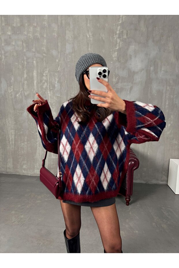 Women's Slit Diamond Patterned Oversize Sweater