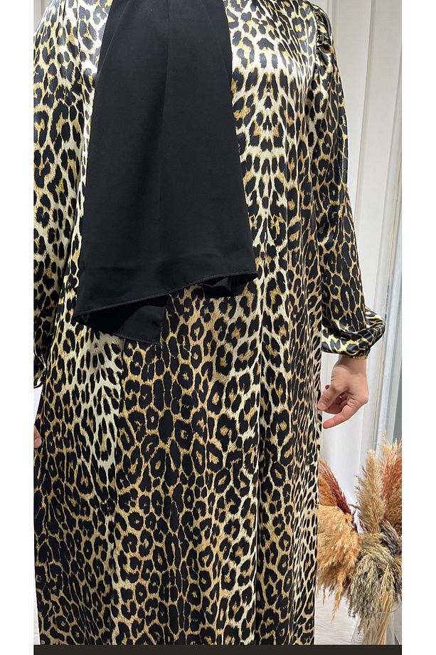 Saten Krep Kumaş Leopar Tesettür Elbise - 6