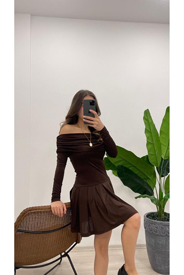 Women's Madonna Collar Pleated Mini Sendy Dress