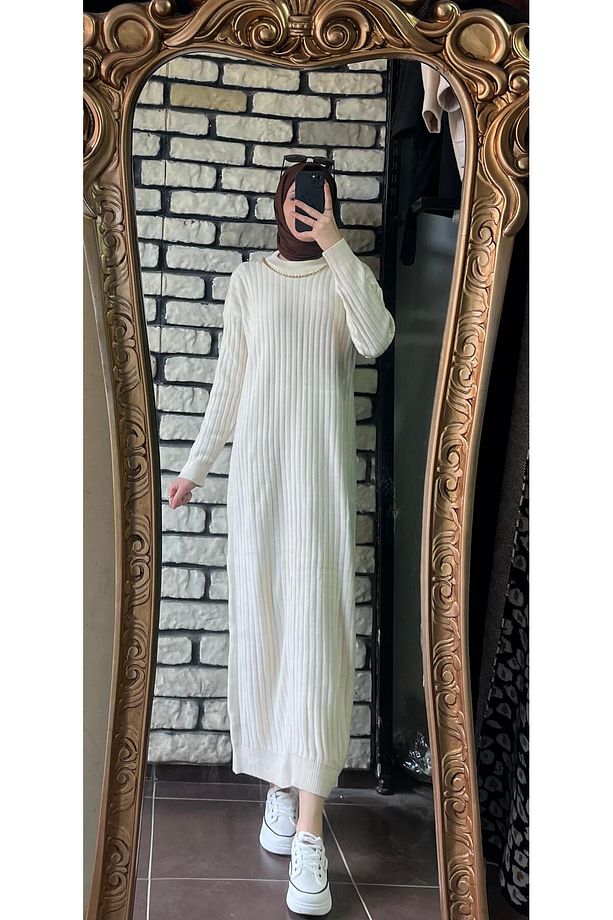 Kolyeli triko elbise - 3