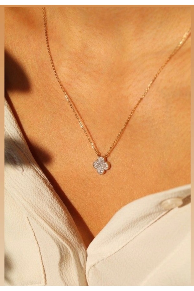 Zircon Stone Gold Necklace (Clover Model Zircon Stone Gold Necklace)