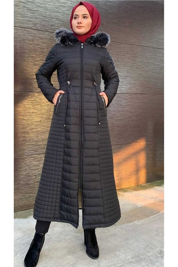 Women's Long Quilted Coat with Zipper and Fur Lining