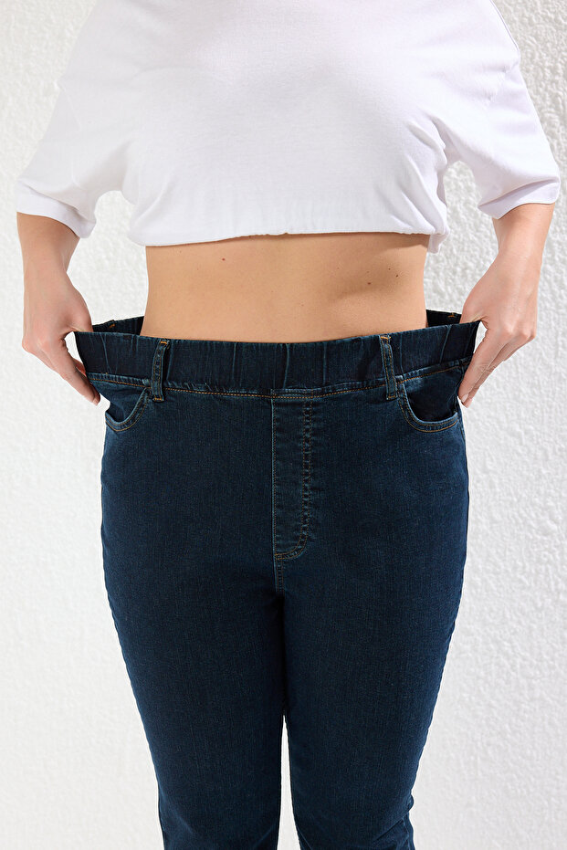 Koyu Mavi Beli Lastikli İspanyol Paça Comfort/Orta Esnek Flare Fit Büyük Beden Jeans TBBAW25CJ00031 - 4