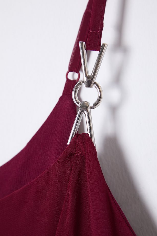 Bordo Şifon Aksesuar Askılı Mini Dokuma Büyük Beden Elbise TBBSS25AH00051 - 7