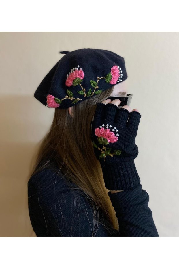 New Year's Gift Handmade Pearl Pink Floral Embroidery Black Painter Beret with Fingerless Gloves Set of 2