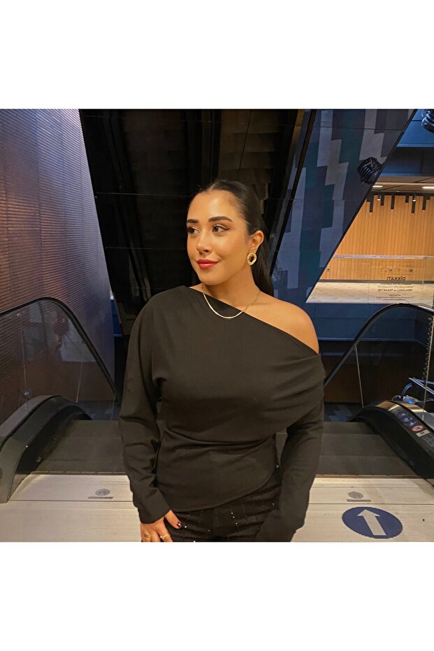 Düşük Omuz Siyah Bluz - 1