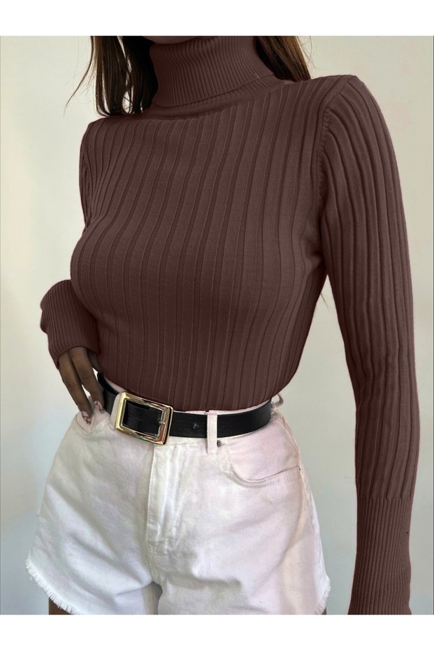 Rollkragenpullover aus geripptem Strick – Braun