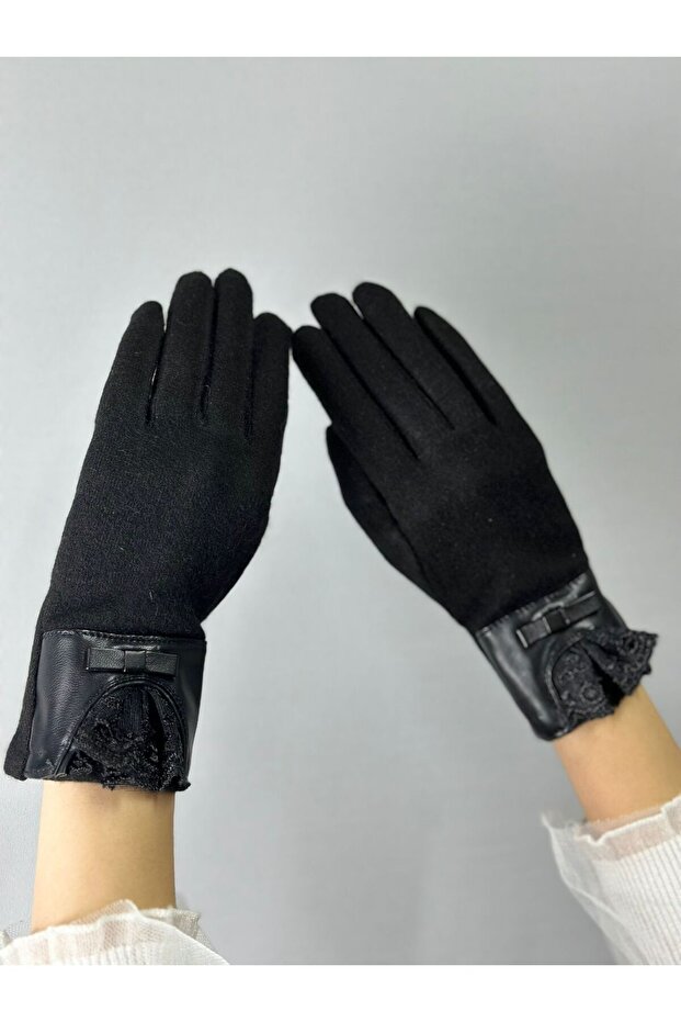 Women's Gloves with Casmide Lace Detail