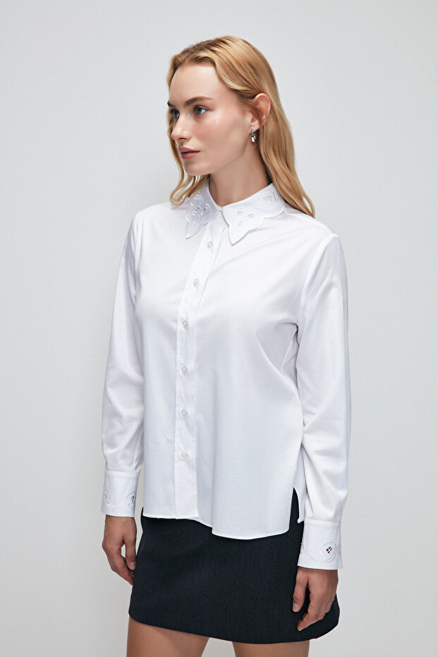 قميص بتطريز مفصل