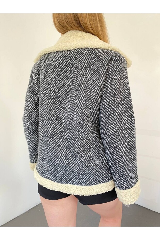 Buttoned Coat with Fur Inside - Black - 5