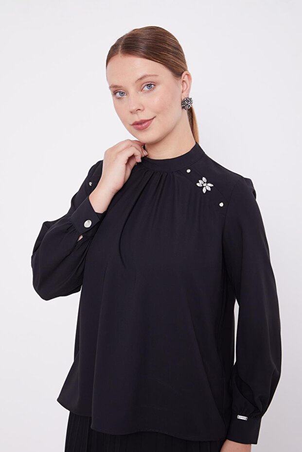 Siyah Taş İşlemeli Bluz - 1