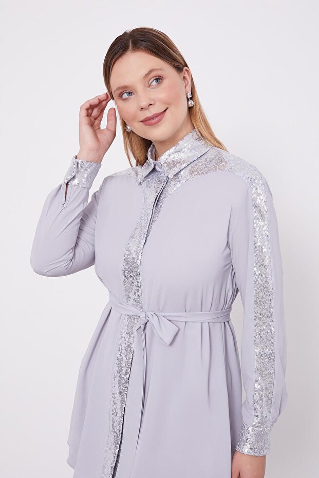 بدلة مزدوجة بتفاصيل ترتر رمادية - 4