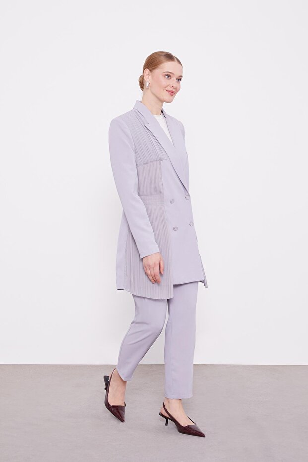 A. بدلة سترة شيفون بطيات رمادية - 1