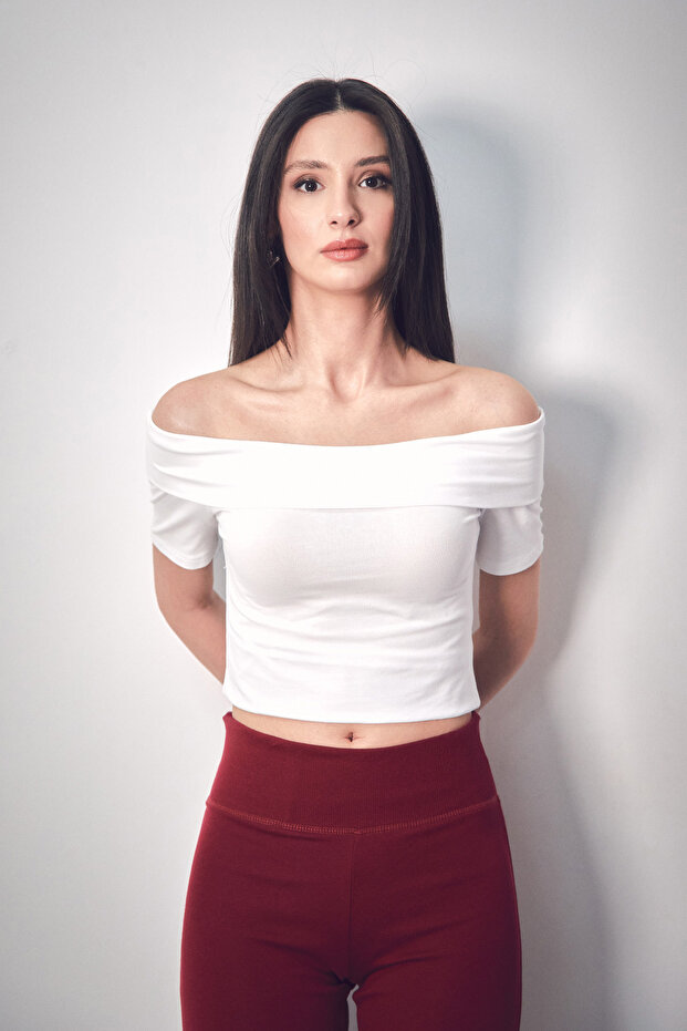 Basic Madonna Yaka Bluz - 1