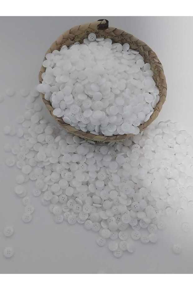 أزرار بوليستر منقوشة باللون الأبيض الفاتح قطر 1 سم 50 قطعة. - 2