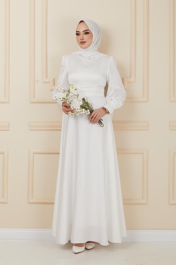 Večerní šaty s detailním plisovaným pasem EKRU 1595 - 1