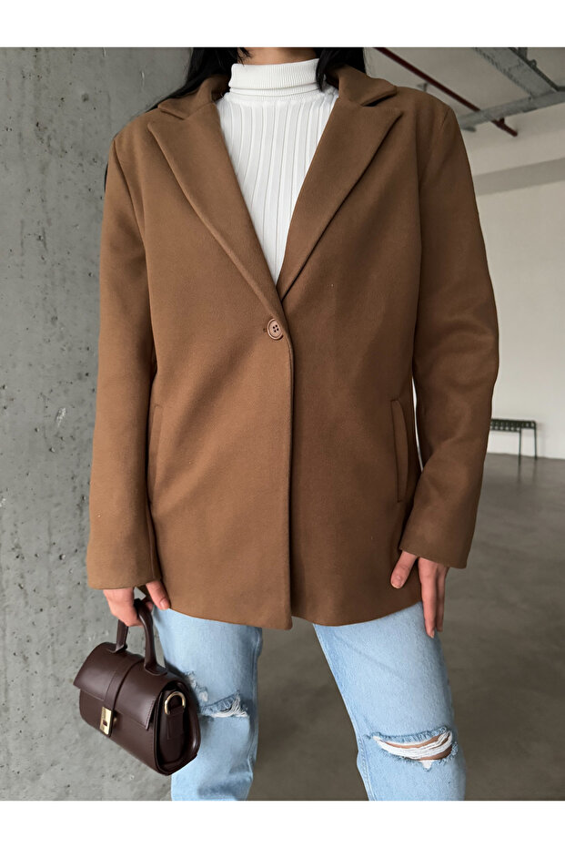 سترة بليزر مبطنة بأزرار واحدة وجيوب جانبية - 5