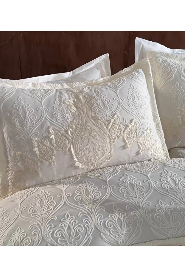 Julia Set - 7 Items - 8